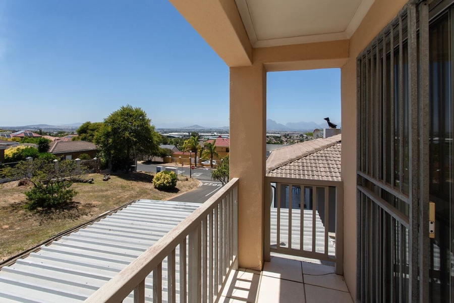 6 Bedroom Property for Sale in Vredekloof Heights Western Cape